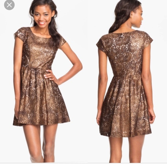 STUNNING Rose Gold Kensie Metallic Lace Foil Dress - Picture 2 of 8